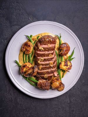 A béarnaise-inspired pan sauce using the flavour left in the pan after your steak. All three recipes below. STEAK 2 sirloin steaks, avocado oil, 2 tbsp butter, rosemary, thyme, 2 garlic cloves, salt & pepper → Forward sear, baste with butter, herbs & garlic, then into a 75°C oven to finish. BÉARNAISE-INSPIRED PAN SAUCE (serves 2) 1 shallot (minced), 2 tbsp white wine vinegar, 120ml dry white wine, 120ml heavy cream, 1 tsp Dijon, 1–2 tbsp fresh tarragon, 1–2 tbsp cold butter, lemon juice (optional) → Soften shallot in the steak pan. Add vinegar and wine, reduce by half. Add cream, mustard and pepper, simmer until it coats a spoon. Off heat, stir in tarragon, then whisk in cold butter until glossy. Season, add lemon if needed. GARLICKY HARICOTS VERTS (serves 2) 250g haricots verts, 1 tbsp butter, 2 garlic cloves (thinly sliced), lemon, salt & pepper → Blanch 2–3 mins, shock in ice water, pat dry. Sauté garlic in butter until golden, toss beans through, season and finish with lemon. CRISPY SMASHED POTATOES (serves 2) 400g baby potatoes, 3 tbsp olive oil, salt & pepper → Boil until tender, steam dry, smash to 1cm. Roast at 220°C for 20–22 mins, flipping halfway, until golden. Finish with flaky salt.
