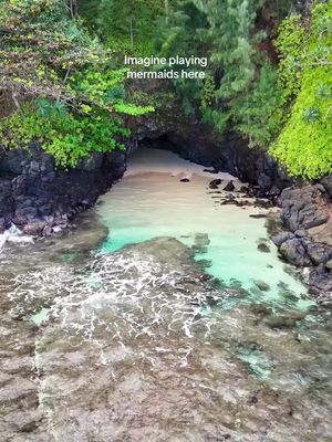 Check out the link in our bio and watch the video with the instructions on how to get to this cave! Make sure to follow us for more travel recommendations! 📍Turtle Cove, Kauai Hawaii #kauai #hawaii #kauaihawaii #kavaitravel #traveltips