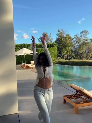 We definitely want the house tour! 🤣🔥 🎥: @Kylie Jenner  #kyliejenner #sabrinacarpenter #housetour 