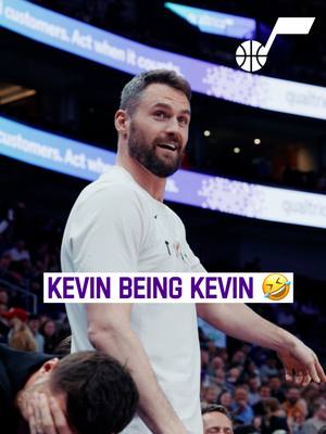 Kevin Love had everyone going on Fan Appreciation Night, including Will Hardy #NBA #highlights #jazz #kevinlove #bloopers