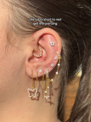 that sparkle in the sunshine ☀️✨ #piercingtok #earcuration #earstyling #earstacking #piercinglovers 