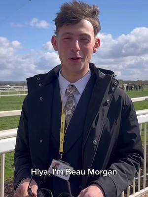 Join @Bmorg99 as he walks the course ahead of the Grand National 👓 Come on Twig! 🪵
