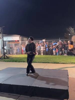 Jared McCain greeted Oklahoma City Thunder fans with a special dance when arriving at the airport after clinching the best record in the NBA! 🎥🕺 The team was cracking up! 😂 Via. @jalenjdubwilliams