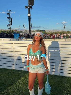 day 1 coachella ootd ft the new @e.l.f. Cosmetics UK glow reviver melting lip balm 🩵🎡🐬🌴 #eyeslipsface #coachella #makeup #ad 