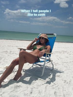 UV 11 atm… couldn’t be happier 🥓 #suntan #uv11 #springbreak 