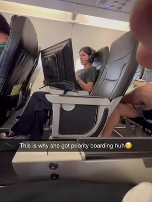 Does she know the headphones ain’t…nvm #fortnite #fortniteshop #fortnitemontage #ishowspeed #spiritpartner 