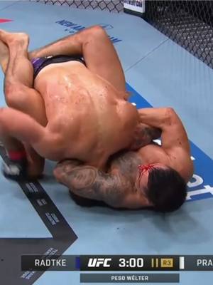 La guillotina de Prado fue épica… pero 😫😭😱 #ParamountPlus | #UFC327