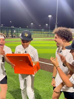 Hit a HR, win the mystery bag⁉️ #BeElite #baseball #dsarm #homerun #perfectgame 