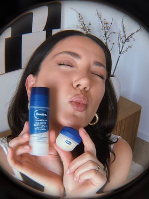 We're experts in ✨GLOW✨ HACKS. And our All-Over Body Balm is the secret.💙 #vaseline #vaselinebodybalm #vaselinehacks