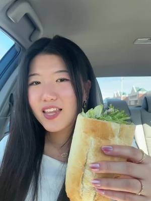 but is it a salad or a sandwich??? 📷: @JEN 