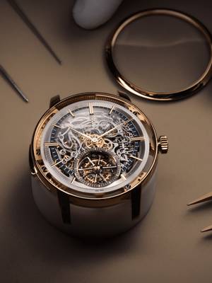 An Intimate Revelation Journey into the very essence of Vacheron Constantin's savoir-faire in Haute Horlogerie with the Les Cabinotiers Minute Repeater Tourbillon Skeleton. This timepiece houses the Calibre 2755 TMR SQ, a movement born in 2007 and now, for the first time, presented in a skeletonised form. The movement showcases a tourbillon, ensuring precision, and a minute repeater, featuring a silent centripetal strike governor for a harmonious chime. During one year, the Maison's master artisans worked relentlessly to transform the movement into a transparent canvas, allowing an unobstructed view of the movement's soul. #VacheronConstantin #OneOfNotMany