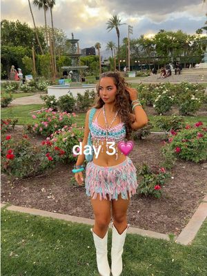 day 3 of coachella.. i’m so sad it’s over 😭😭😭😭🐬💗🎡🌵 thank you so much @e.l.f. Cosmetics UK #coachellaoutfit #coachella 