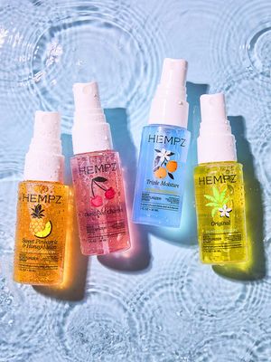 Sweet, but make it ✨mini✨ Test the vibes before committing with these 4 scents: 🍌Original 🍊Triple Moisture 🍍Sweet Pineapple & Honey Melon 🍒Dark Red Cherries Each spray delivers 24-hour hydration while leaving behind a soft, lasting fragrance! Mist lightly + from a distance for the perfect glow! This kit is available @Ulta Beauty & currently 30% off during their Spring Haul, online & in-stores! #hempzofficial 