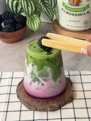 this lavender blackberry matcha latte feels like spring in a glass🪻made with @Califia Farms Unsweetened Almondmilk, it’s floral, slightly tart, and perfectly creamy #califiapartner 🍵lavender blackberry syrup: simmer 1/2 cup blackberries, 1 tsp dried lavender, 2 tbsp sugar, and 60ml water for ~5 minutes, then strain and let cool  🍵whisk 1 1/2 tsp matcha powder with 50ml warm water until smooth 🍵to a glass, add ice and desired amount of lavender blackberry syrup. pour in 1/2 cup Califia Farms Unsweetened Almondmilk and layer the matcha on top  🍵top with a blackberry 