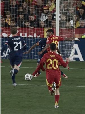 Poetry in motion ✨ #NationsLeague #LamineYamal #DeanHuijsen 
