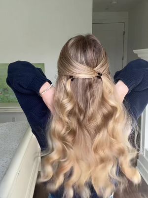 mini hair clips are just perfection 🤌🏼⭐️ clips are in myb!0 under “hair products”  #hair #hairinspo #hairstyle 
