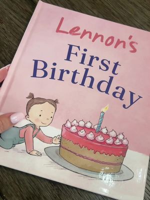 @letterfest has the sweetest custom first birthday books! #firstbirthday #kidgifts #customgifts #newmomlife #newmomtips 