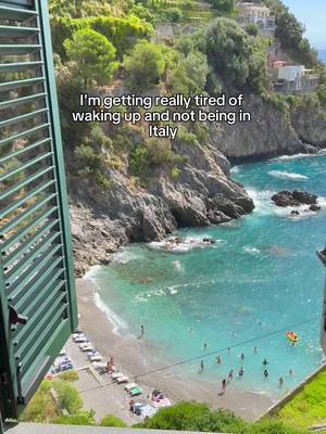 Waking up anywhere but Italy just feels off lately 🔗Link in bio to start planning your Euro Summer getaway #eurosummer #italy #vacationrental #vrbo 