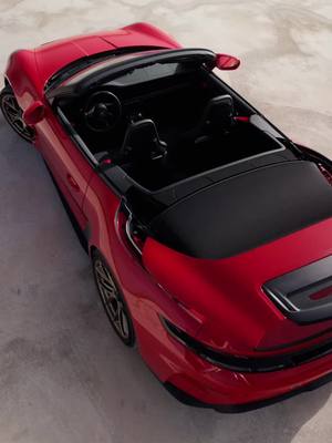 Designed for the road ahead - and the sky above. The 911 GT3 S/C honors pure driving.