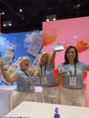 Ulta Beauty FLC! ✨ From exclusive kits to nonstop giveaways, we LOVED celebrating our new look with all of you at our booth today!  We will be giving away even more at Ulta Beauty World this Thursday! If you weren’t able to snag a ticket, tune into our Instagram live taking place at 11am EST with our girl @Courtney Faith for the chance to win FREE Hempz for a year! 💖 @Ulta Beauty #ultabeautyflc #ultabeautyworld #ultabrandpartners #hempzofficial