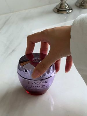 Skin care lovers rejoice, the @Lancôme Skin Science Club is back at Pitt St, Sydney from 13-20 April with complimentary skin screen analyses and sample skincare kits. 💜 My skin screening confirmed my skin is doing officially better than last year (thank you, Rénergie Collagen X-Tend Cream)! #LancomeAu #LancomeSkincare #LancomeSkinScienceClub #ad