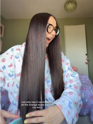 #AD Quick, minimal mess and stunning results !! I’m obsessed with the New Olia Gloss Tinted Hair Mask from @Garnier UK I used the shade expensive brunette 🤎