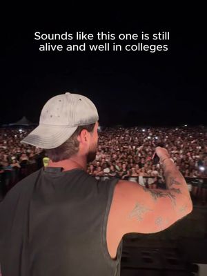 Thriving even #electronicmusic #thechainsmokers #college 