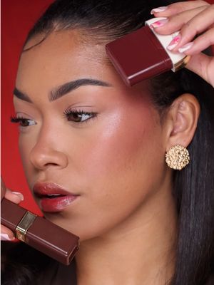 I’ve been crazing a monochromatic lip and cheek… 🍒 the shine on these… The @Dolce&Gabbana Cherry Glaze Bars + Rose Dew Lip Bites. Now available on Sephora.com #DGMakeup #DGBeauty