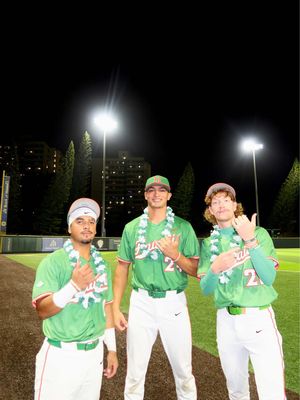 thank you for inviting us out to get lei’d, Hawaii 😘 #hawaiibaseball #universityofhawaii  #d1baseball #ncaabaseball #collegebaseball  🟠 hosted by @kiana flory + @emily raelynn 🟠