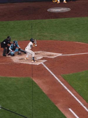 We out here buntmaxxing #MLB #brewers #baseball #smallball