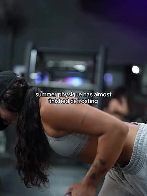 she’s readyyy #gymsharkwomen #hotgirlsummer #gymroutine 