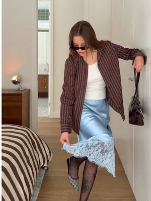 #Ad | Viens avec moi chez @winners pour rafraîchir ma garde-robe du  printemps! 🛍️ Ils ont des nouveaux arrivages tous les jours, alors je sais que peu importe ce que je cherche, ça va valoir le coup. J'ai pu dénicher ces incroyables hauts à rayures pour 29,99$ chaque, cette jupe effet cuir, cette chemise tendance et ce trench court léger pour seulement 59,99$🤯 Et vous, qu’est-ce qui est sur votre liste d’envie WINNERS présentement? Laissez-moi savoir en commentaires!👀 #WINNERSMOMENT #WINNERSFabFinds