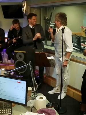 All these years later and I’m still not convinced this wasn’t just a lucid dream 😴 I guess some guys have all the luck @sirrodstewart  — Han pasado tantos años y sigo sin estar convencido de que esto no haya sido solo un sueño lúcido 😴 Supongo que algunos tienen toda la suerte.