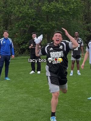 What’s bro doing 😭😭 @Lacy #sidemen #football #lacy