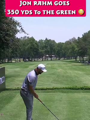 Jon Rahm with an unbelievable drive 🤯 #fyp #golf #mexicocity #jonrahm 