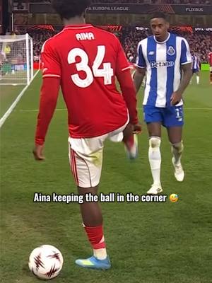 Ola Aina having fun 🥶 #UEL #EuropaLeague #NottinghamForest 