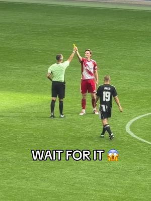 BRO DID MAGIC IN A GAME 😭 #sidemencharitymatch #football #ref #yellowcard #sidemen 