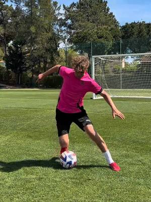 Step over, Flip Flap or Hocus Pocus? What’s your favourite way to beat a defender? 💫✨ #football #Soccer #skills #tutorial 