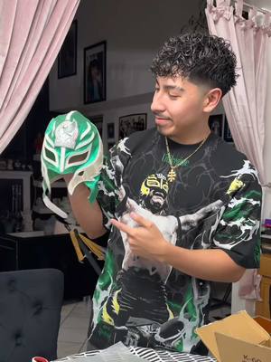 I made a mask for Rey Mysterio inspired by the Mexico national team @Hayashi #reymysterio #WWE #WrestleMania #mask 