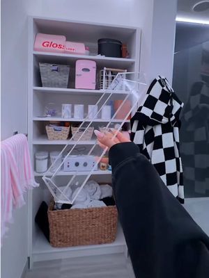 Everything is so organized!🌸✨  NOW I can wash my hair 