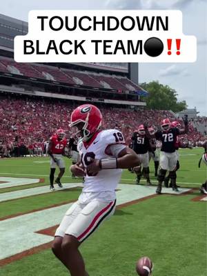 QB Keeper ⚫️⚫️⚫️ #GoDawgs #touchdown #scrimmage #georgiafootball #gameday 