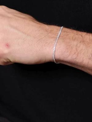 Sleek, stylish, and high-quality bracelets that are designed to look great and last forever. The Florence collection is handmade by expert craftsman in Tuscany, Italy. They’re waterproof & sweatproof and feature a fully custom logo tag and clasp design that you won’t find anywhere else.