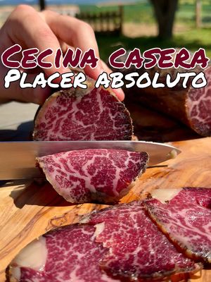 🐂CECINA CASERA🐂 “Placer absoluto” No sé si alguna vez lo has pensado, pero esto lo tienes que hacer en casa. Depende del corte te puedes ahorrar un dinero y queda espectacular. ¿Te ha gustado? Sígueme para más. . . . #carne #cecina #jamon #curada #madurada
