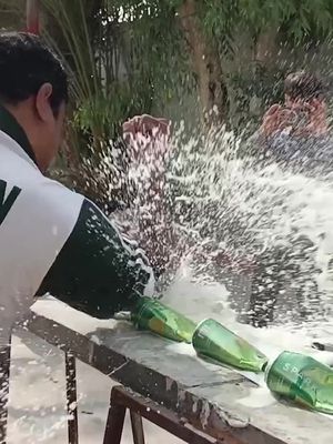 Fastest time to crush 50 cans with the elbow 💦💪 22.32 seconds by Muhammad Rashid 🇵🇰 @rashid naseem 