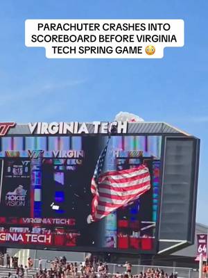 Virginia Tech reported the skydiver was “safely secured” 🙏 (via yakubbsmonster/X) #CollegeFootball #football #virginiatech #parachute 