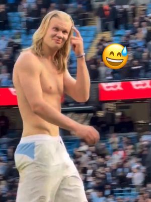Shirt off and hair down 😎 @Manchester City #PremierLeague 