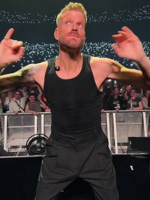 Pinkies up, Berlin!!! 💗 @KATSEYE @Scott Hoying #pinkyup #katseye