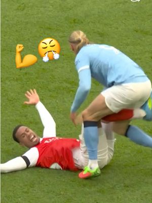 There are always fireworks when Haaland and Gabriel meet 😤 @Manchester City #PremierLeague 