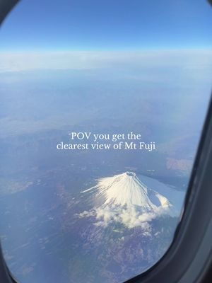 Nothing could beat this airplane view of Mt Fuji 🏔️  What a clear sky and perfect view! Flying Calgary ➡️ Vancouver ➡️ Osaka we sat on the right side of the plane (Letter K) to get this gorgeous view 😍 #mtfuji #japan #mtfuji🗻 #traveljapan #visitjapanjp 