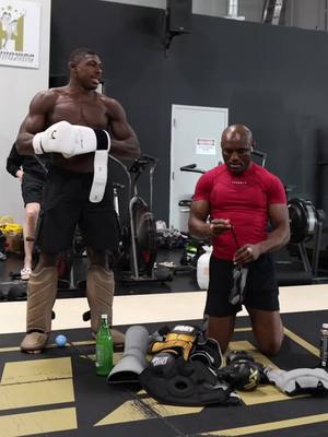Martial Artists Seek Improvements wherever they may find themselves 👊🏿⚔️  @newmansa94  #mma #training